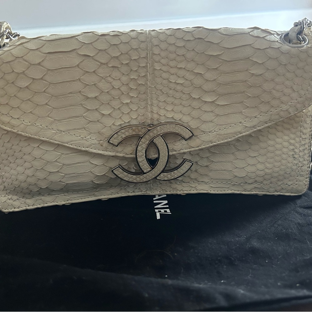 Chanel Ivory Rare python flap bag - Picture 2 of 14